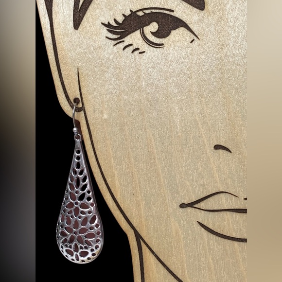 Lucky Brand Silver Tone Cutout Floral Teardrop Dangle Earrings Woman’s Jewelry - Picture 2 of 4